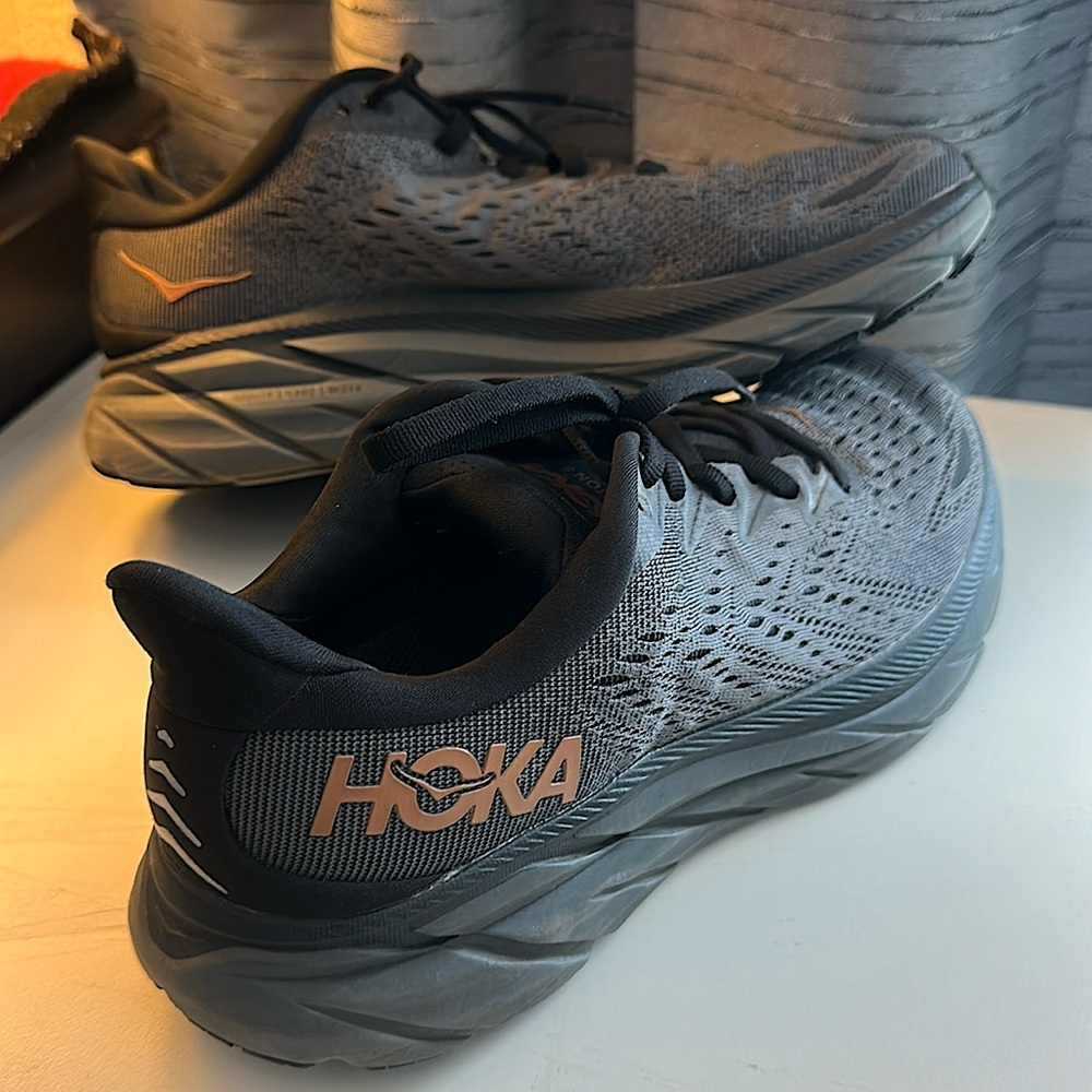 Hoka clifton 8 women’s size 8.5B